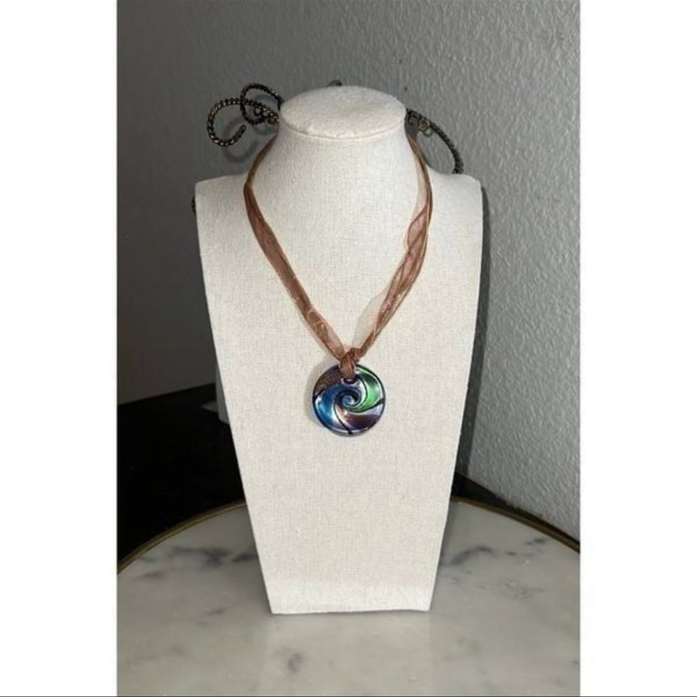 Pendant necklace glass swirl metallic blue tan green ribbon choker EUC